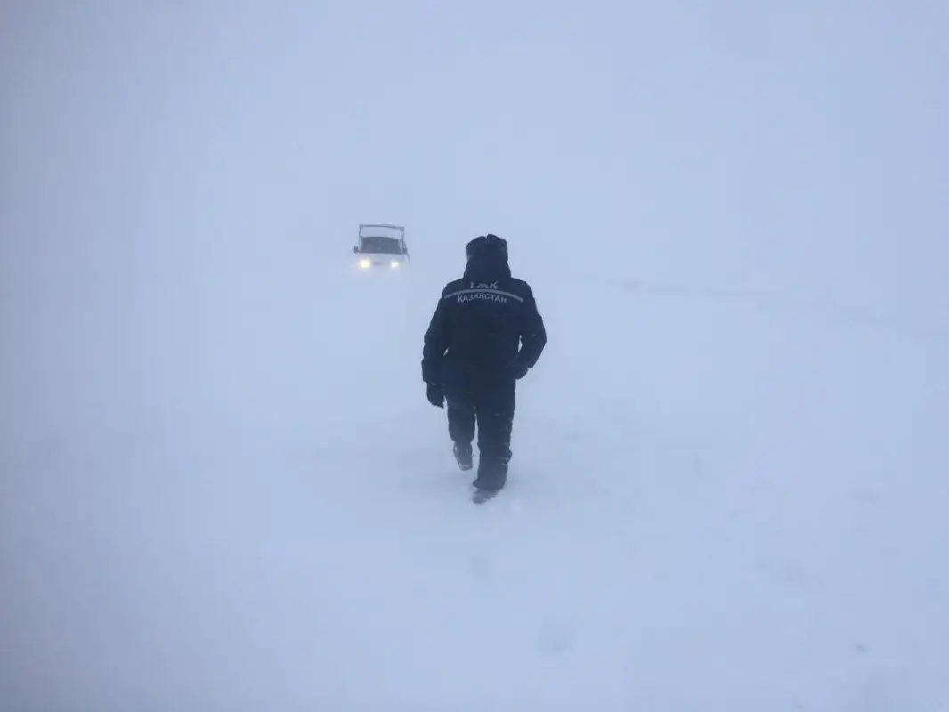 В Казахстане на некоторых трассах ухудшается видимость, новые ограничения для авто