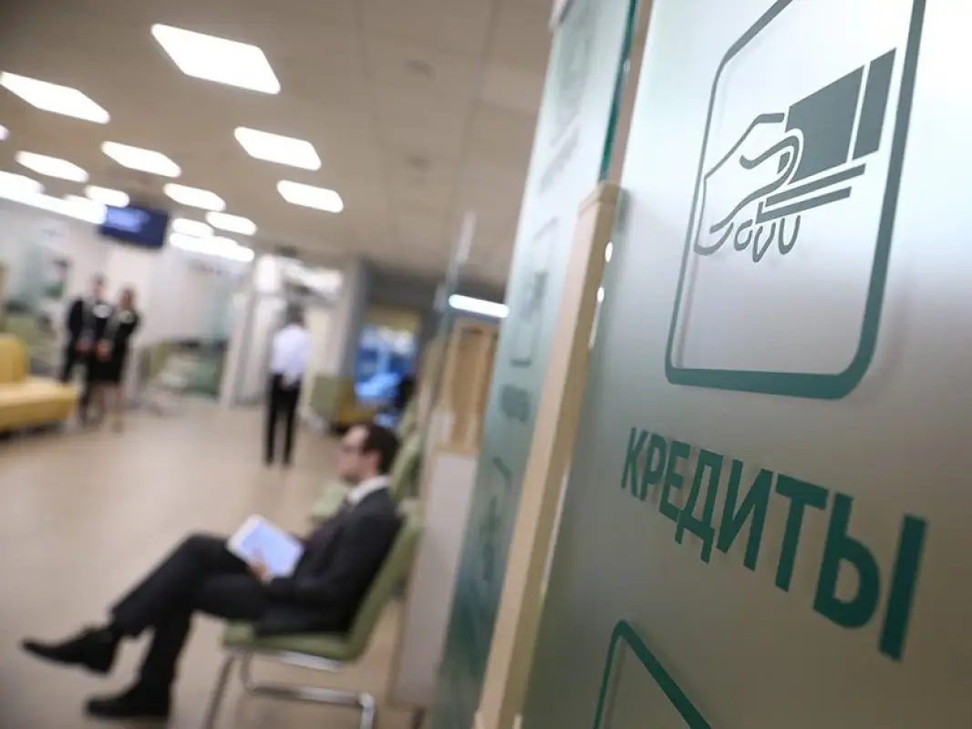 Мажилисмены Рау и Жамалов готовят законопроект для регулирования работы коллекторов и кредиторов