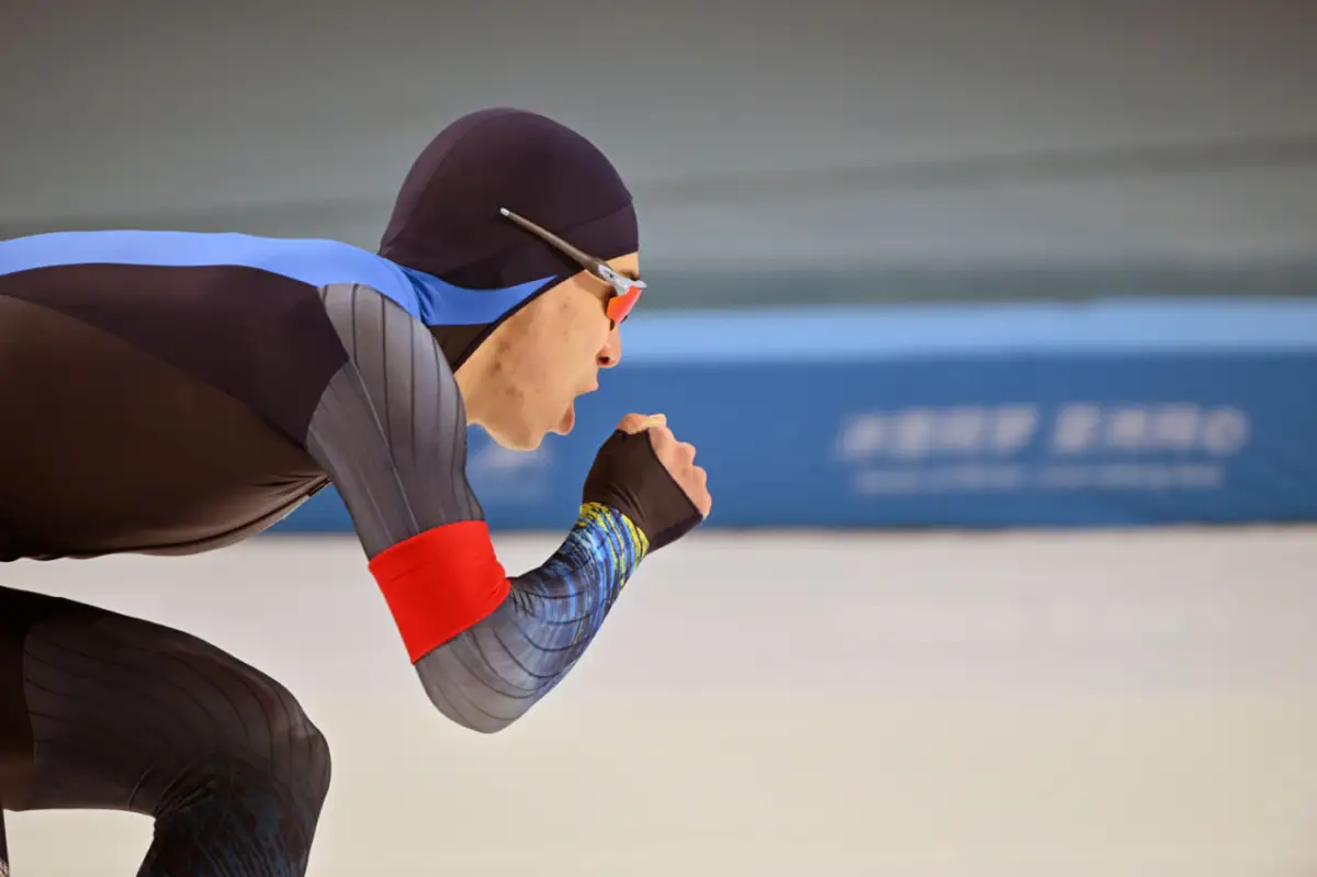 Капитан конькобежцев Алтай Жардембекулы извинился перед болельщиками