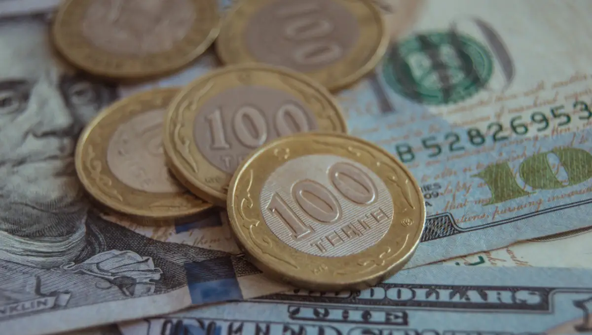 Курс доллара достиг 428,77 тенге на торгах