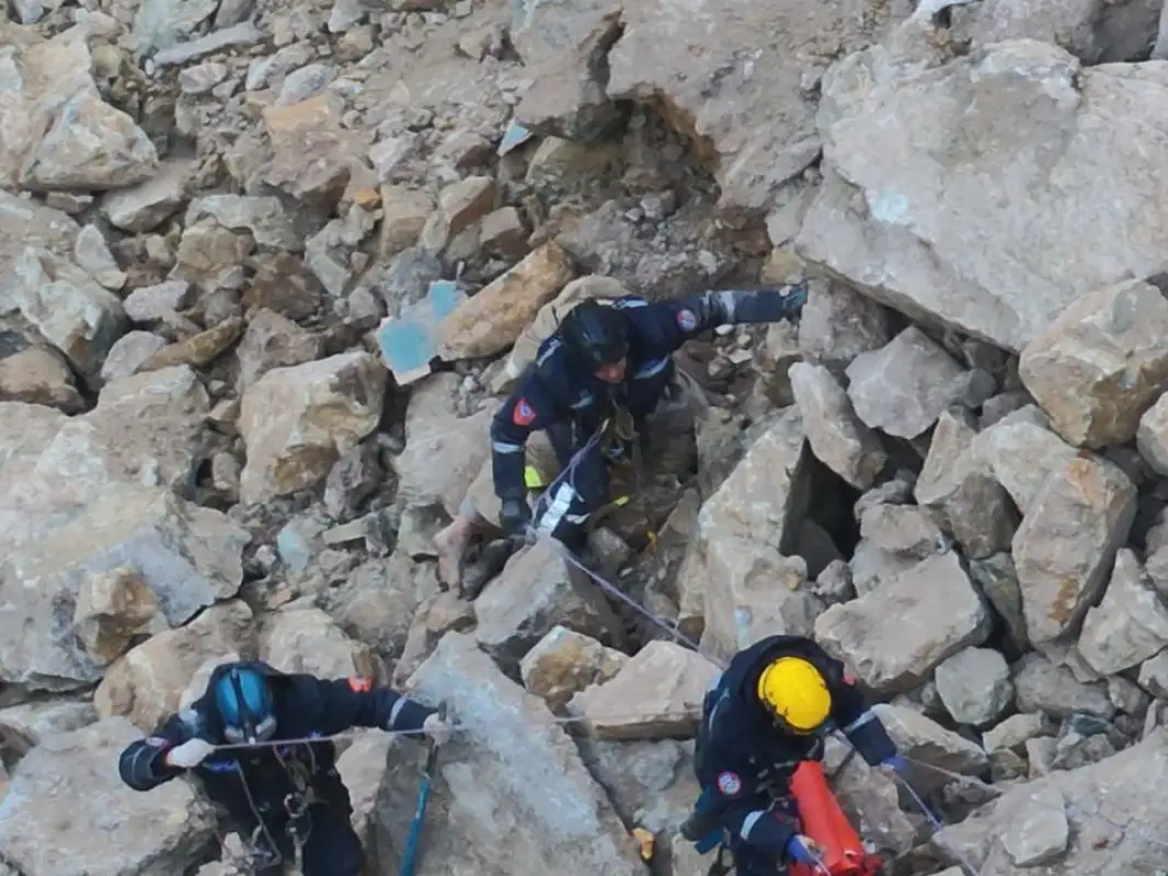 В Павлодарской области на месте падения автобуса в воронку продолжаются поиски