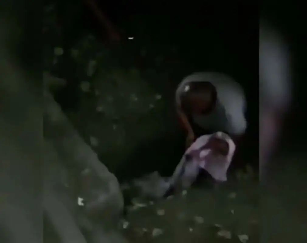 Младенец был абсолютно голым - как вытаскивали ребёнка из арыка в Алматы