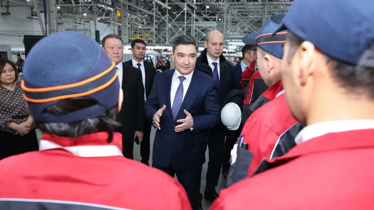 «Понимаю…»: Премьер-министр сделал заявление о переводе часов в Казахстане и гибком графике