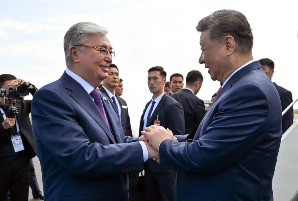 Президент Казахстана проводил Председателя КНР