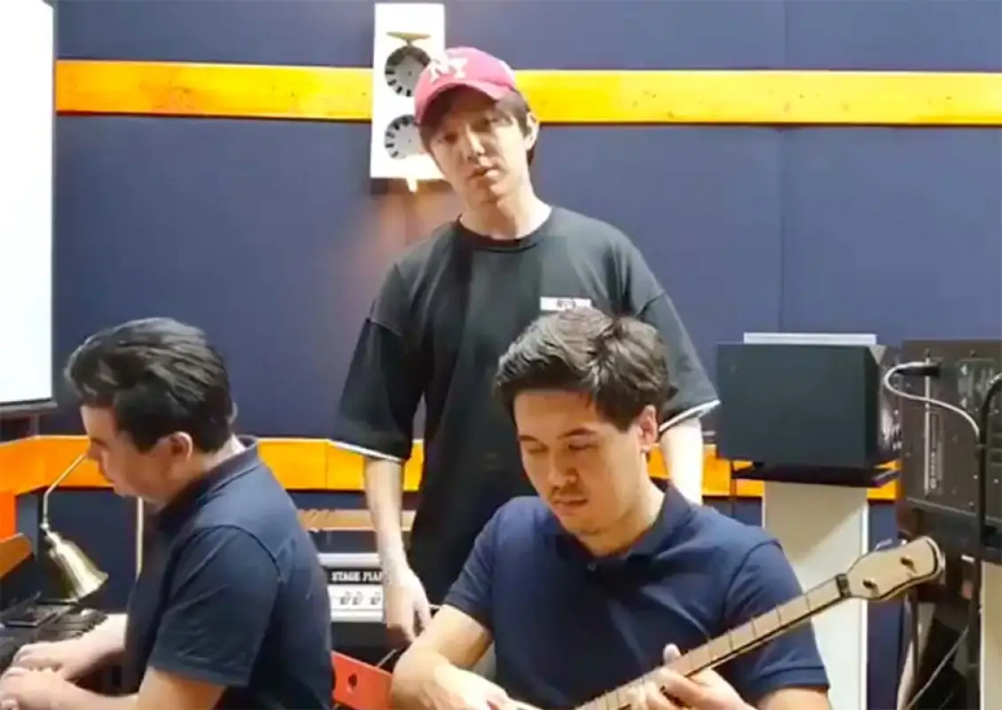 Димаш обратился к полицейским Казахстана