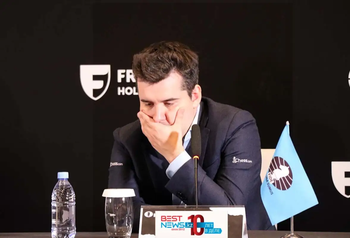 Ян Непомнящий проиграл Дину Лижэню в матче за шахматную корону