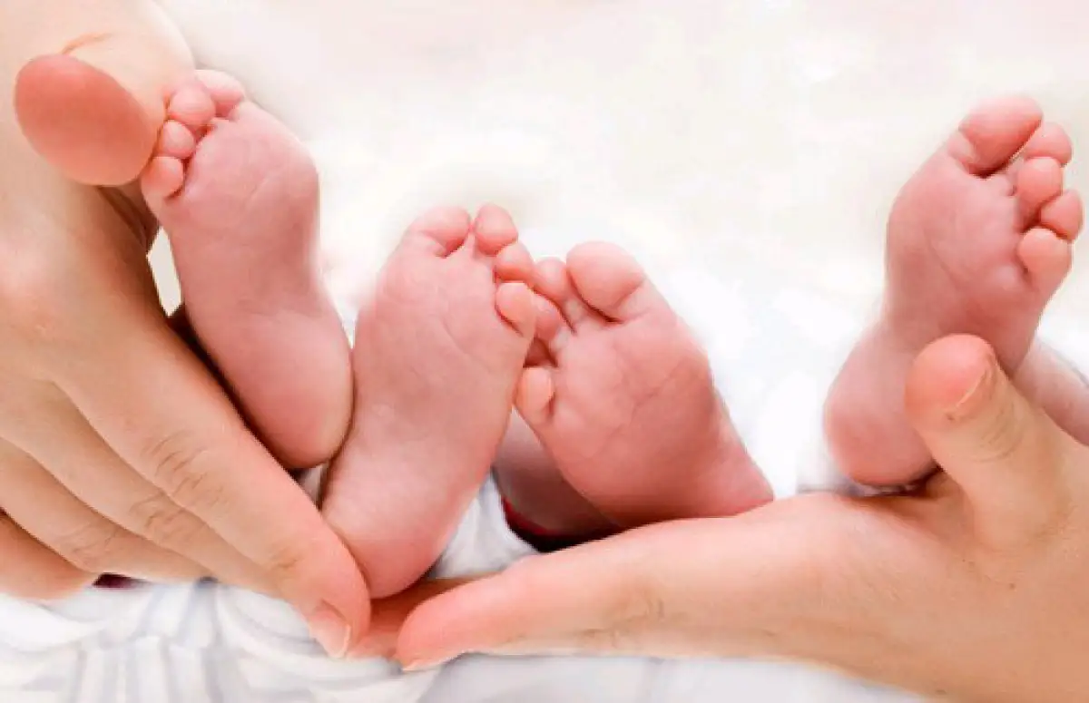 Двойняшкам Гюзель Манюровой дали имена