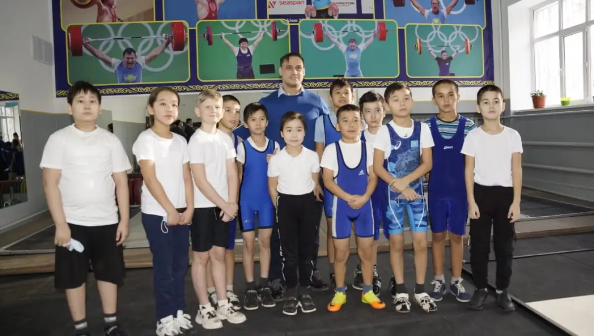 Илья Ильин призвал юных тяжелоатлетов читать книги