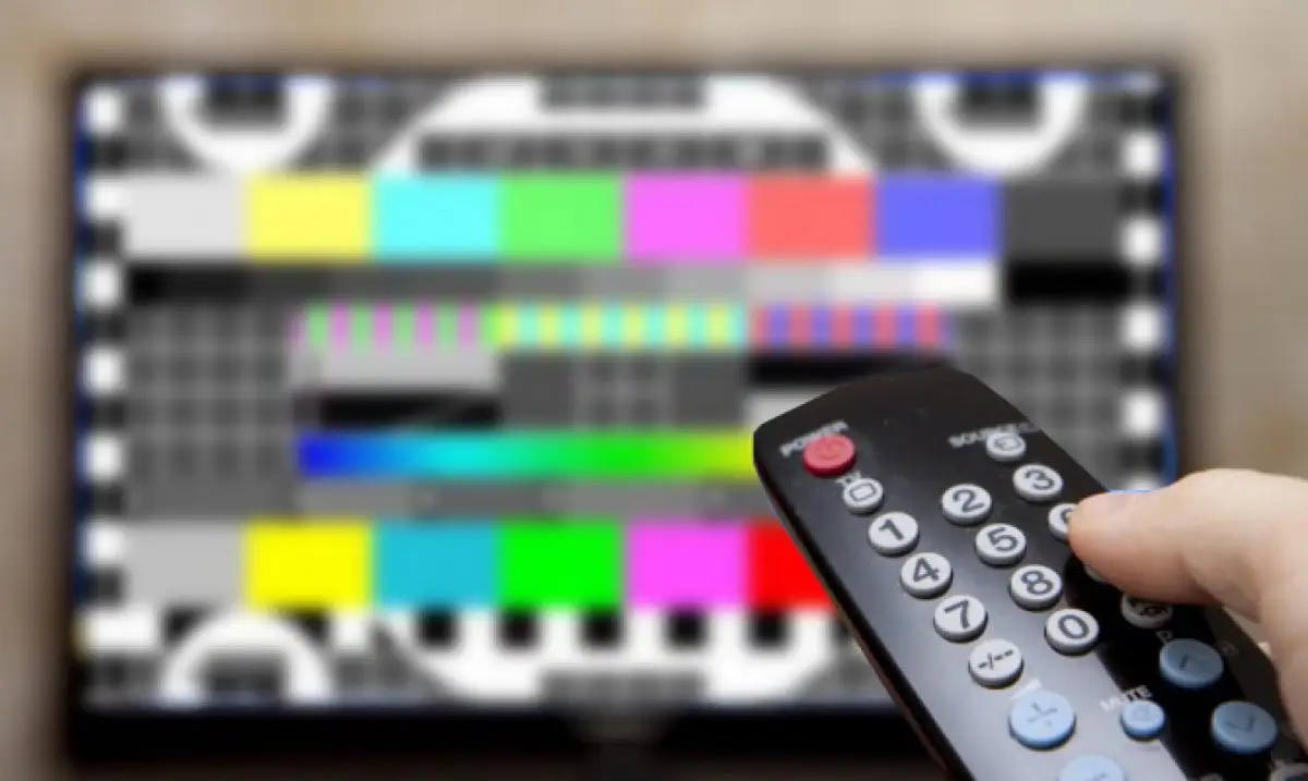 Казахстанцев предупредили об отключении ТВ и радио