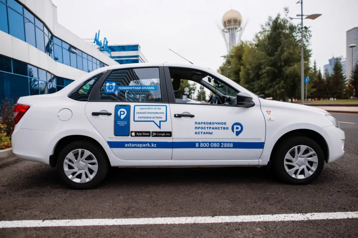 На этих авто на ходу будут снимать неправильную остановку и стоянку транспорта в Нур-Султане