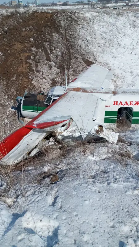 В пос Боролдай самолет АН-2 приземлился в овраг - фото