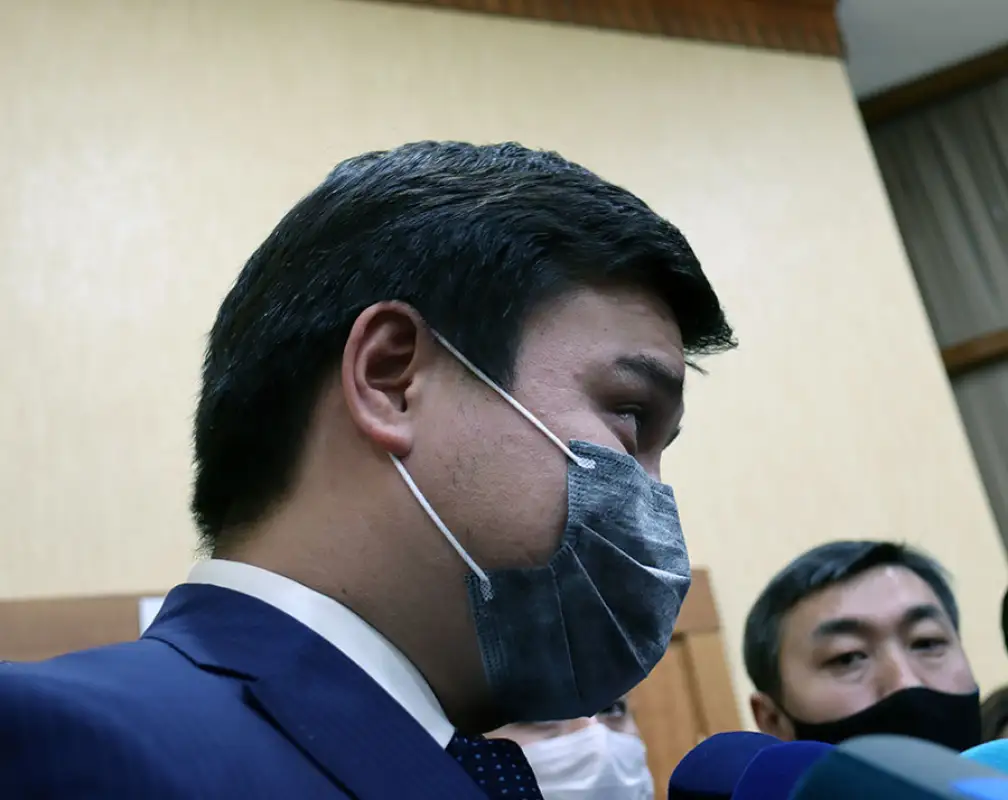 Видео: корреспондент Bestnews.kz попросил министра нацэкономики Иргалиева показать бумажник - ответ удивил