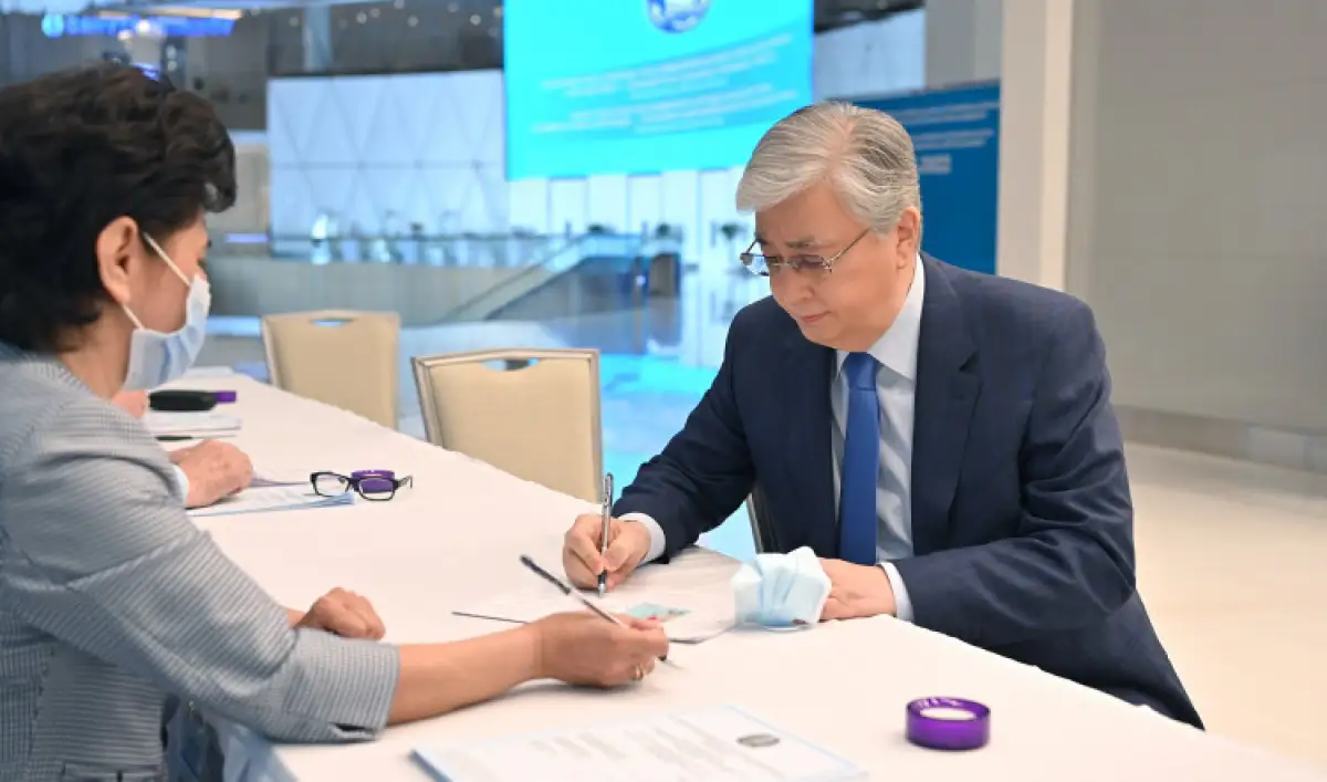 Глава государства проголосовал на выборах депутата Мажилиса от АНК 