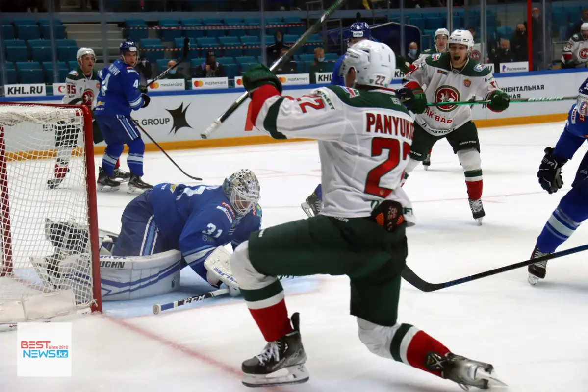 Как Панюков забил шайбу некогда родному "Барысу" - фото