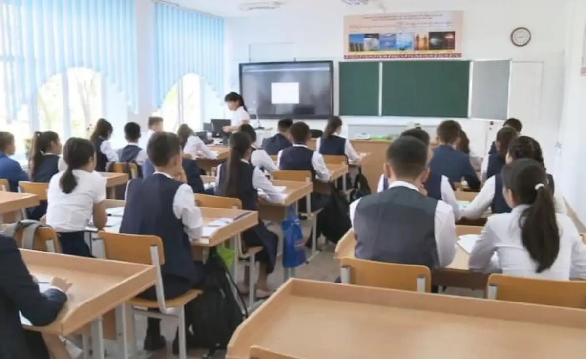В Казахстане 3,7 млн учащихся завершают учебу в школах 