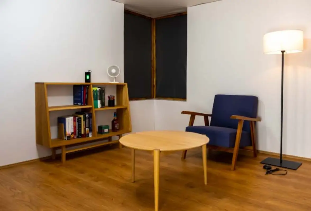 В Японии создали комнату, которая заряжает смартфоны и ноутбуки по воздуху