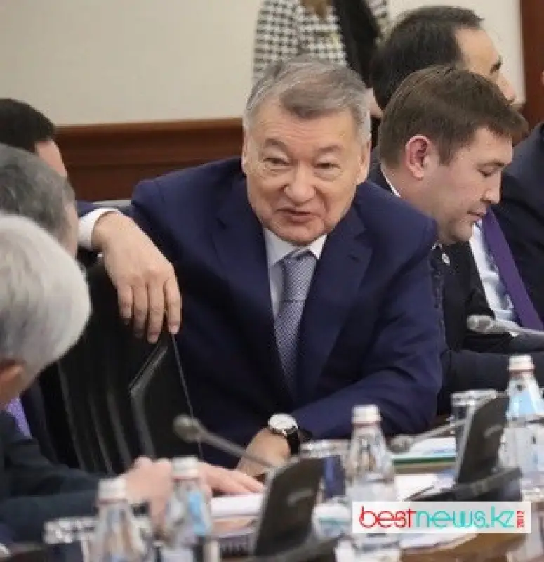 Даниал Ахметов оригинально назвал размер своей зарплаты