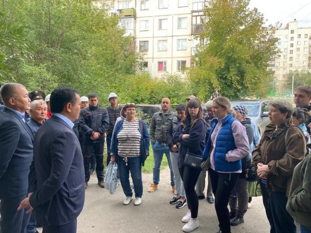 Женис Касымбек встретился с темиртаусцами после взрыва в жилом доме