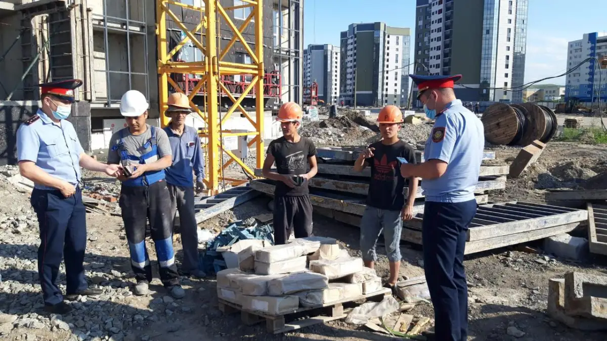 На стройках в городах Казахстана работали иностранцы-нелегалы - МВД РК