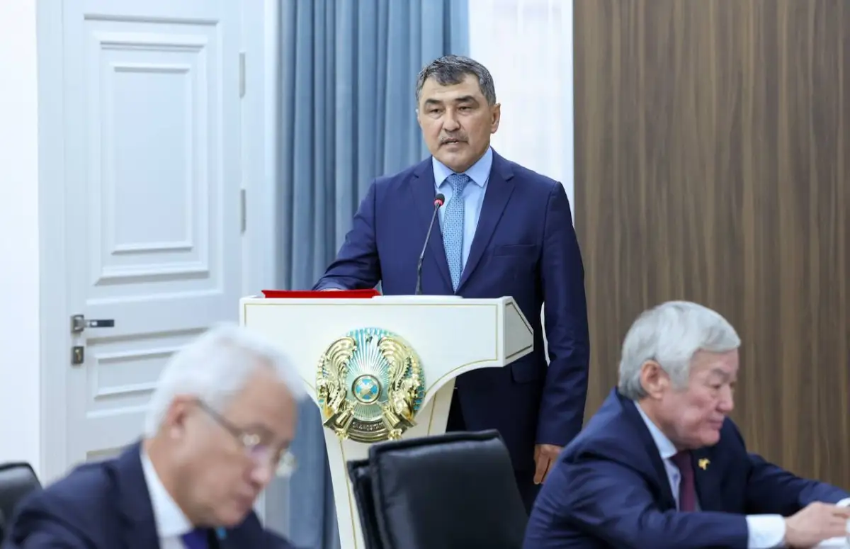 Cдержанный Нуржигитов, расстроенный Сапарбаев: как меняли акима в Жамбылской области – фото