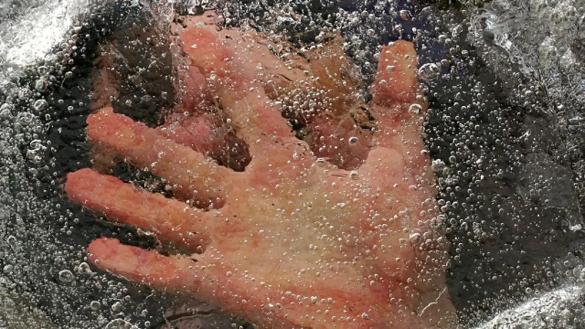 Трое школьников утонули, провалившись под лед в Алматы