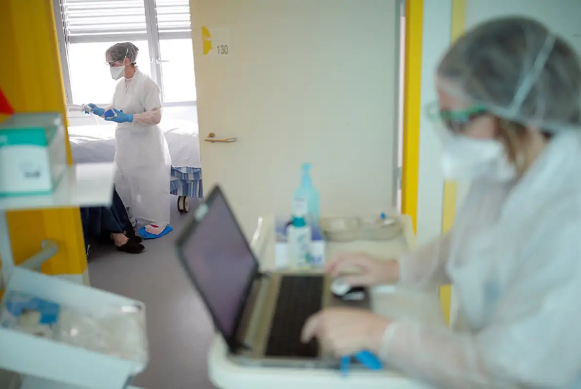 На каких условиях медикам Нур-Султана выделяются гостиницы и транспорт