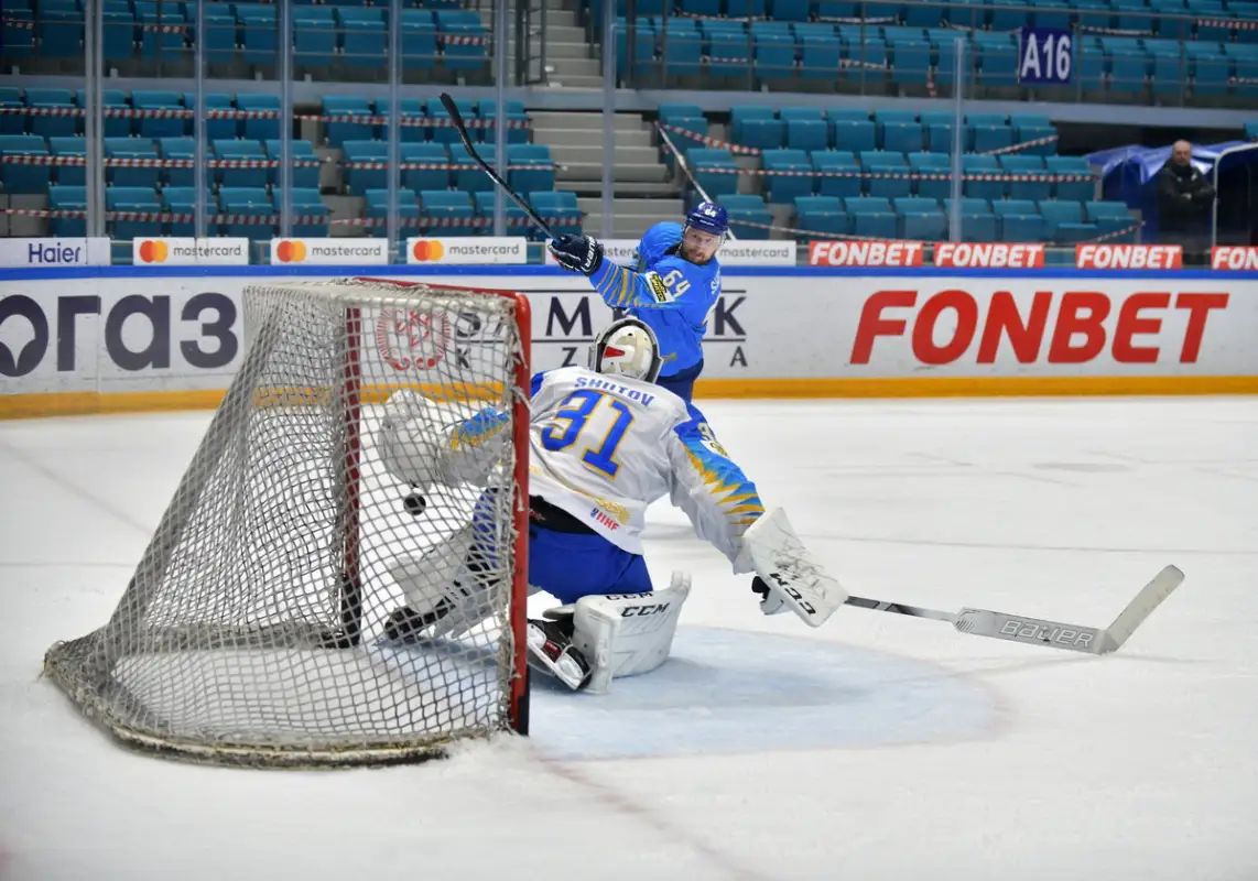 «Белые» размялись на «синих»: кандидаты в сборную сыграли «двусторонку»