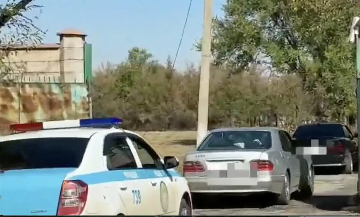 За ночной дрифт без госномеров наказали водителей Mercedes-Benz и BMW