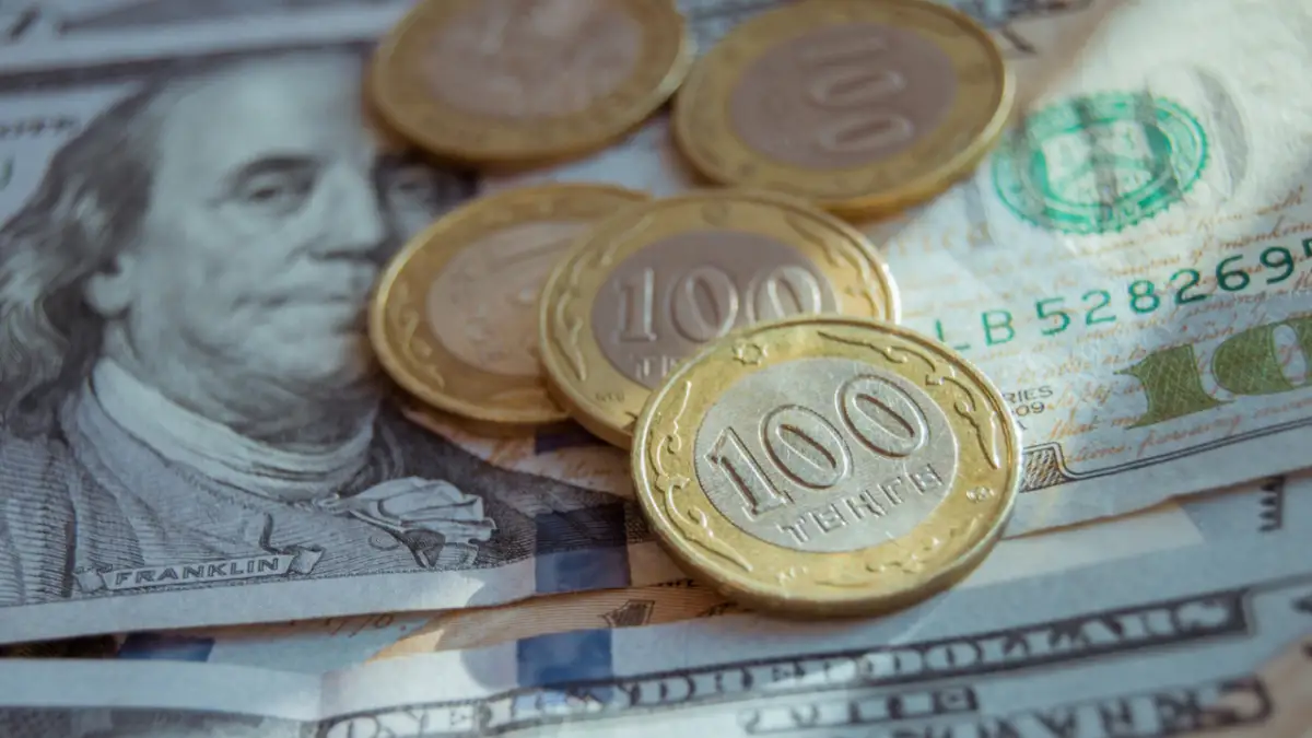 Курс доллара составил 417,64 тенге на торгах