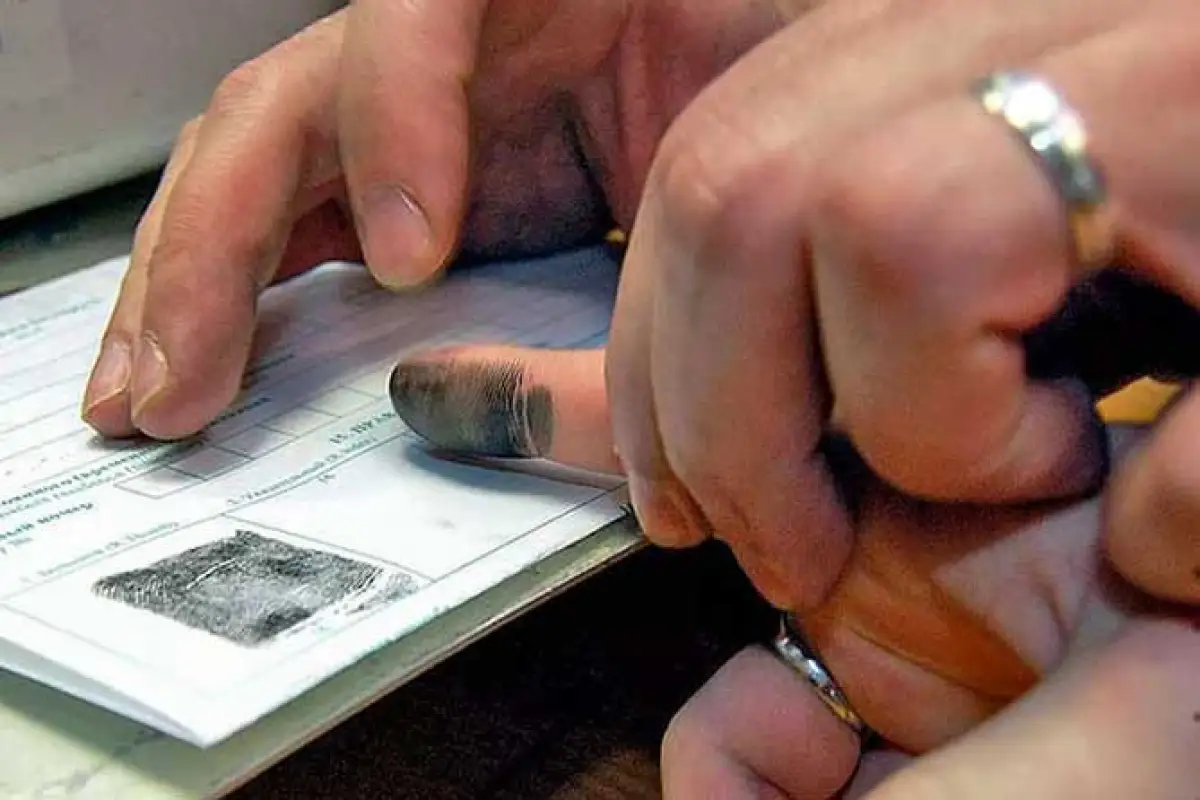 У казахстацев начнут собирать отпечатки пальцев