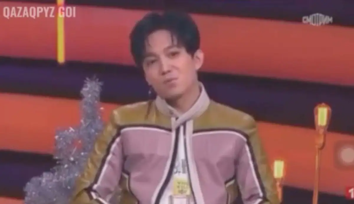 Димаш поздравил россиян на казахском языке и сорвал овации