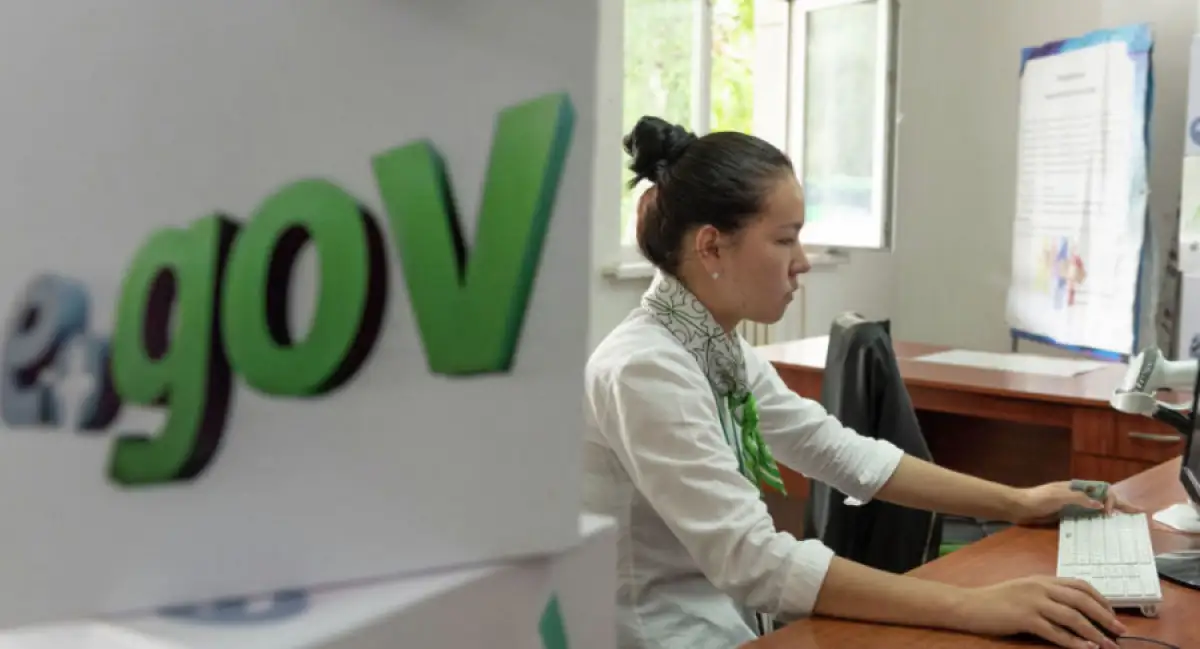 Сначала бронь: в ЦОНах изменили правила посещения для казахстанцев