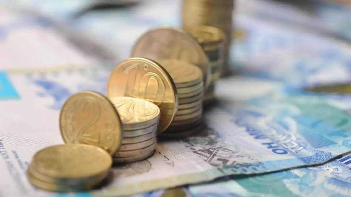 Обвал тенге: в Казахстане индексируют пенсии, пособия, АСП