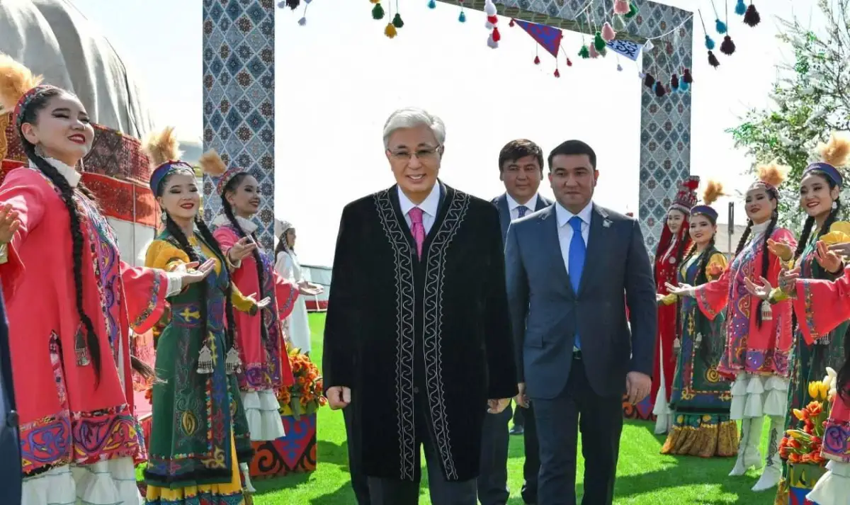 Президент Казахстана принял участие в народных гуляньях по случаю праздника Наурыз
