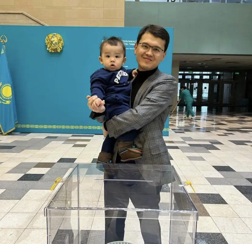 Мусин был с сыном, Досаев c супругой – как министры и акимы проголосовали на президентских ввыборах