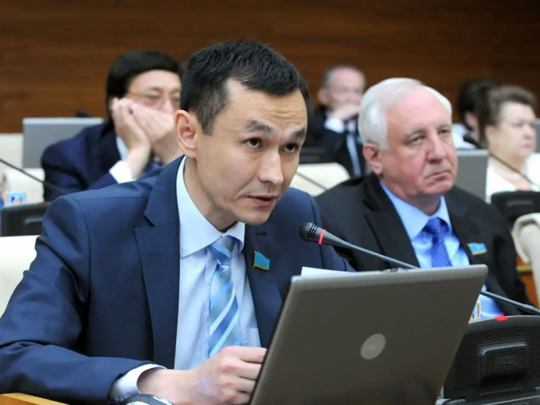 Конуров: "Борьба с инфляцией в Казахстане принимает характер войны с ветряными мельницами"