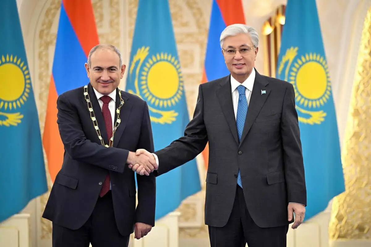 Президент Казахстана наградил Никола Пашиняна орденом «Алтын Қыран»