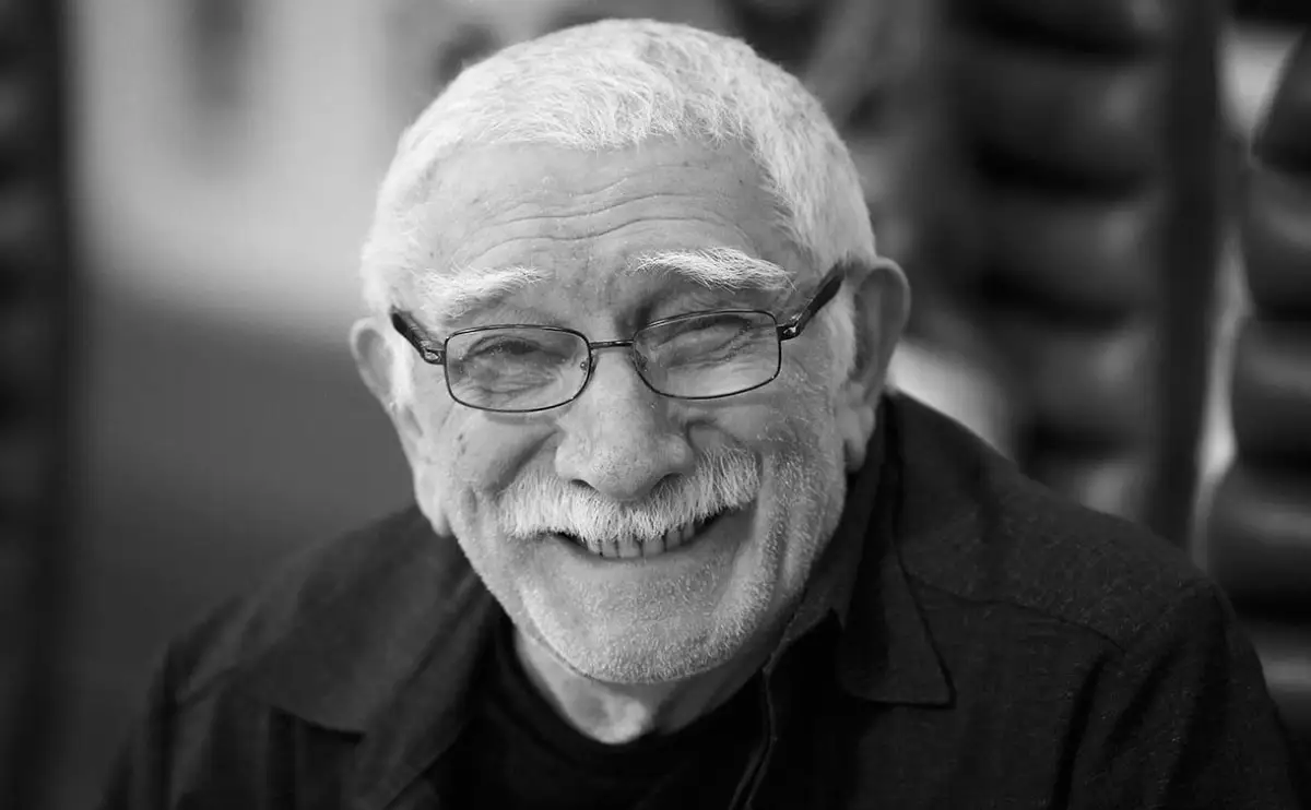 Нурсултан Назарбаев соболезновал семье народного артиста СССР Армена Джигарханяна