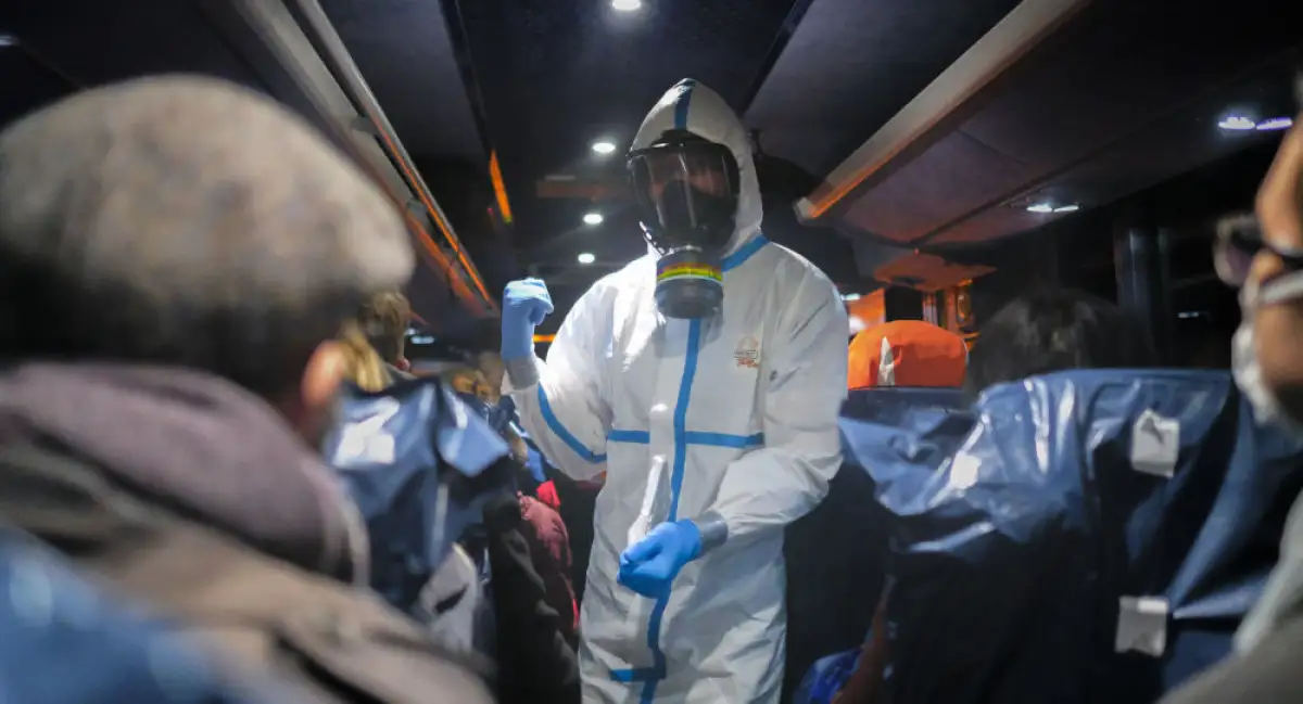 Казахстанцев, прилетевших в Талдыкорган из ОАЭ, отправили два города