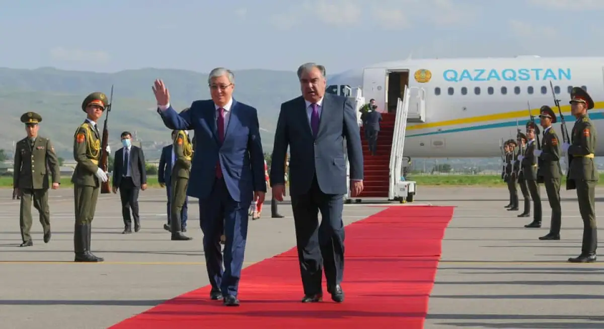Президент Казахстана прибыл в Душанбе