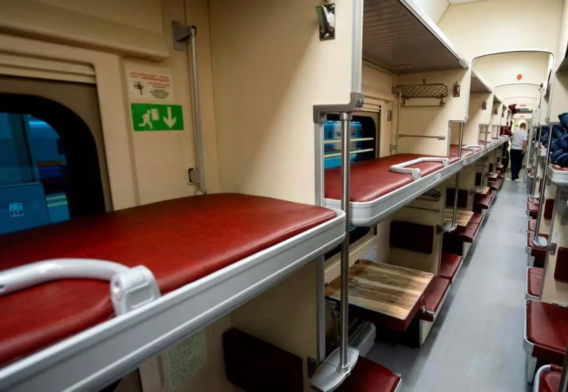 Поезд «Астана-Омск» оснастили вагонами с видеокамерами, розетками и под Wi-Fi