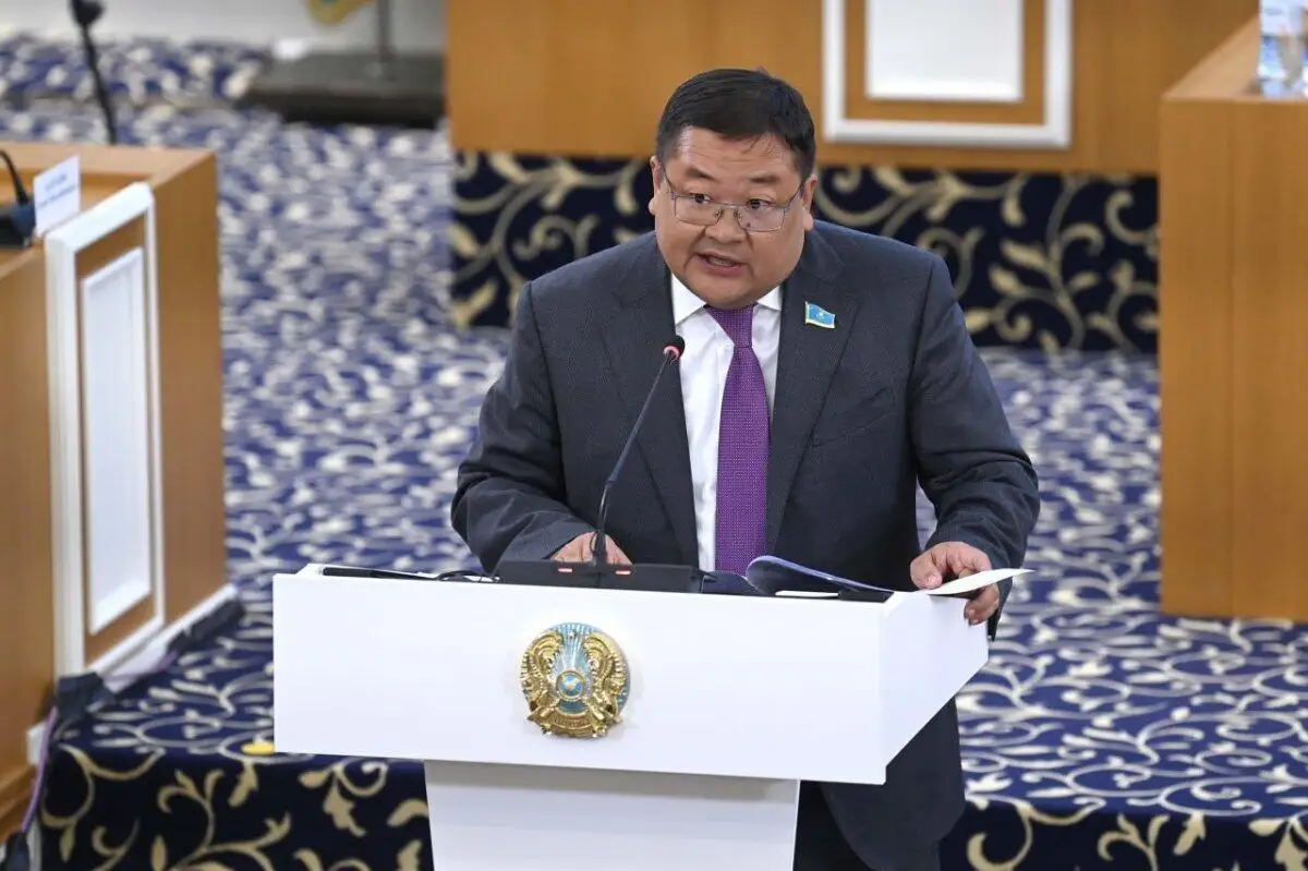 «Меня как только не кляли». Депутат Айдос Сарым об опыте работы над большими законопроектами