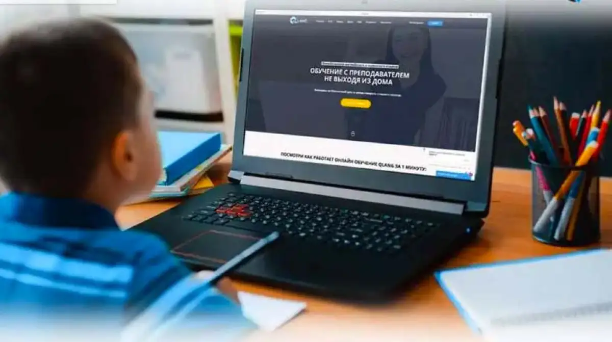 «Қазақтелеком» және «Qlang» онлайн-мектебі дәрігерлердің балаларына ағылшын тілін үйретеді