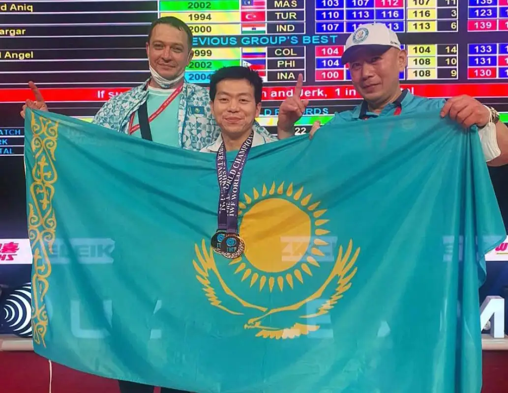 Казахстанец Чонтей стал чемпионом мира по тяжелой атлетике