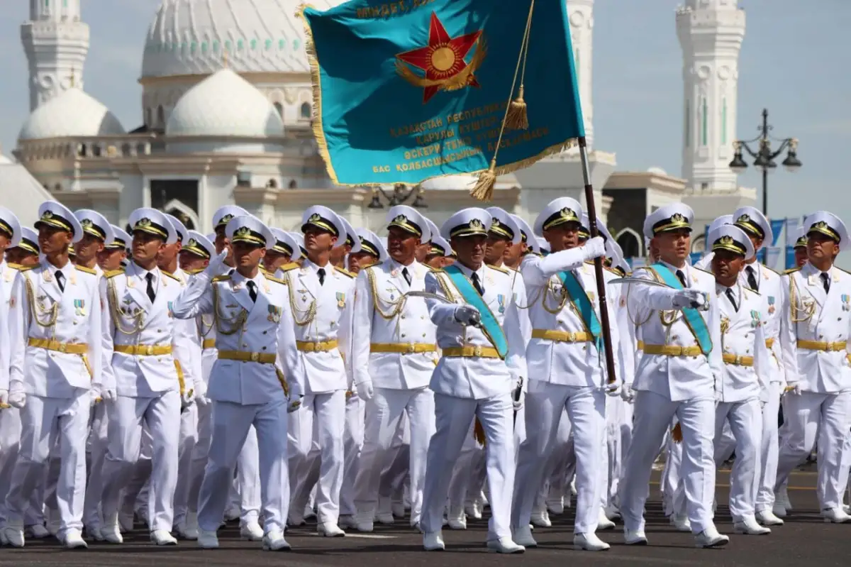 В Астане прошел военный парад по случаю Победы в Великой Отечественной войне