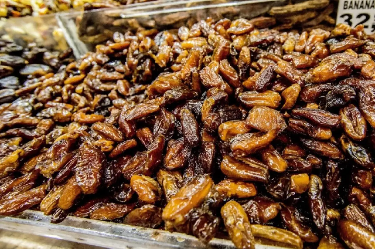 Казахстан импортирует из Ирана полимеры этилена, ананасы, финики