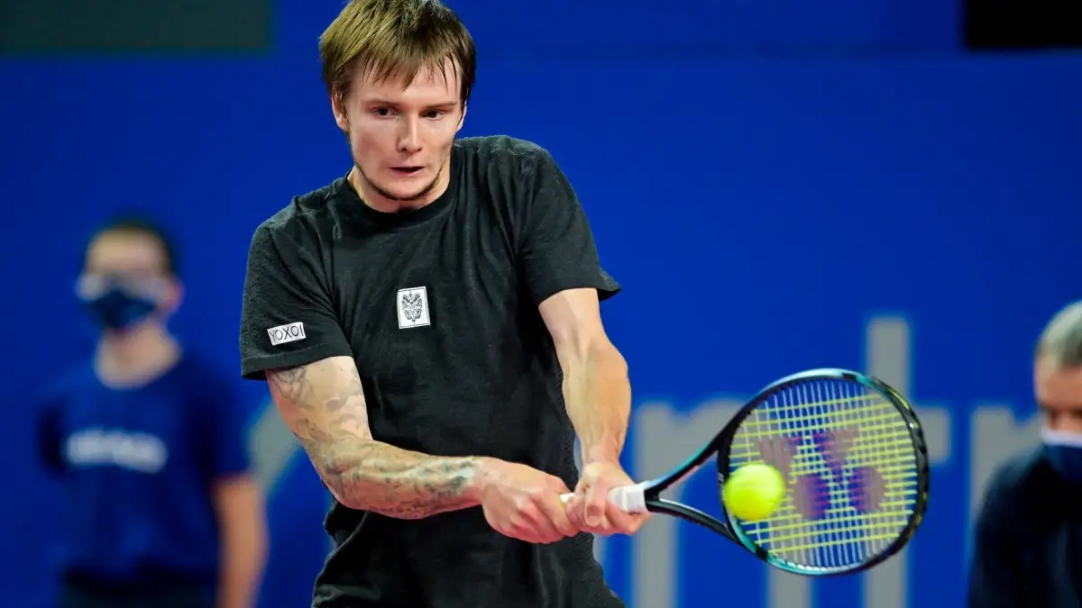 Бублик «наколотил» 20 эйсов и вышел во второй круг в Монпелье
