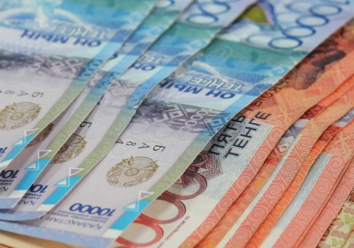 Автопарк Караганды готов заплатить за информацию о людях, обстрелявших автобусы