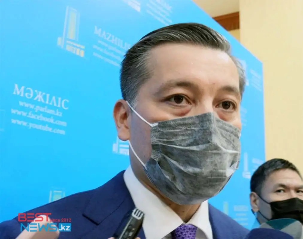 Видео: глава Минэкологии Брекешев рассказал, почему не держит животных дома