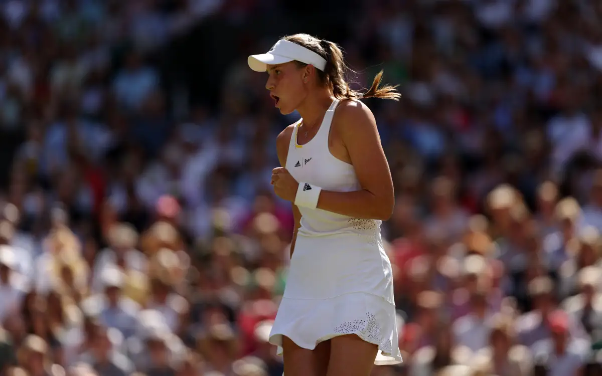 Рыбакина без особых проблем вышла во второй круг Уимблдона